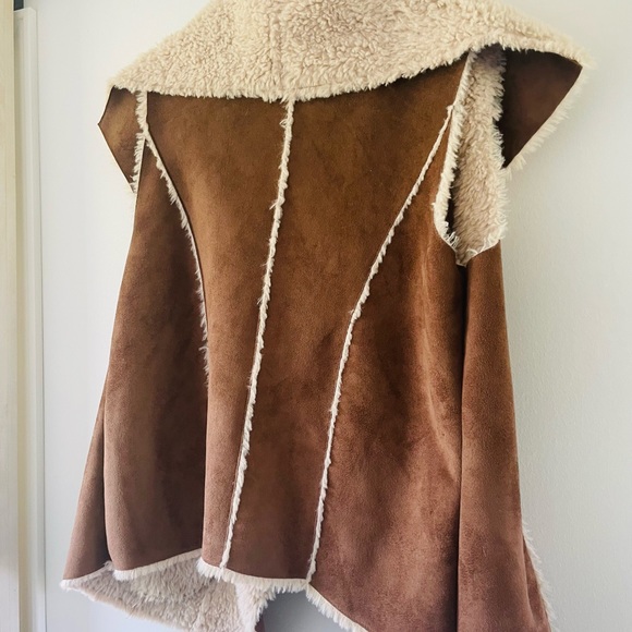Suede and Fur Vest - Picture 6 of 6